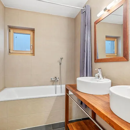 Magrappe, Acces Direct A La Piste Des Mayens De *